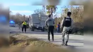 El vehículo volcado en José María Morelos es de propiedad de una compañía privada, que tiene una obra en la carretera rumbo a la comunidad de Polyuc