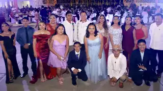 Joaquín Díaz Mena felicitó a los padres de familia por el esfuerzo realizado en apoyo de sus hijos