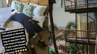 El hombre, que fue identificado como empleado del hotel donde se hospedaba el turista inglés, fue sacado de la habitación tras ser hallado por el visitante