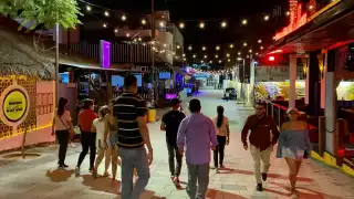 Turistas no respetan medidas sanitarias en Tulum