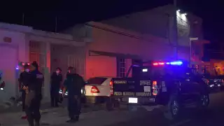 Al lugar arribaron diversos policías para dar seguimiento al ataque y apoyar a su compañero