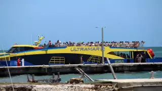 Los ferris de la naviera rebasan el número de personas a bordo, lo que pone en riesgo a los pasajeros de contagiarse de COVID
