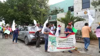 La manifestación se derivó de la baja a los títulos adquiridos al ejido, que abarcan 29 hectáreas y son patrimonio de unas 300 familias