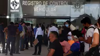 Cientos de personas acuden a los módulos de reemplacamiento en Yucatán para realizar sus trámites