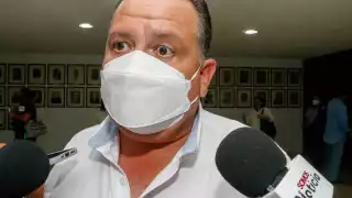 El gerente de Kekén trató de huir de los cuestionamientos de esta casa editorial y de los demás reporteros