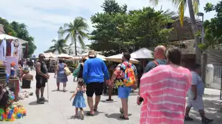 “Carnival Valor” pasa jornada desapercibida en Progreso 