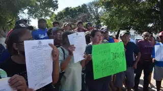 Destacaron que la gente invasora ha llegado en vehículos de lujo, mientras que también se avistaron familias provenientes de Flamboyanes que posiblemente hayan salido de los terrenos de esa comunidad.