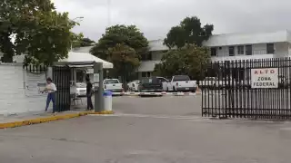 Los guardias no dan acceso a quienes no sean empleados