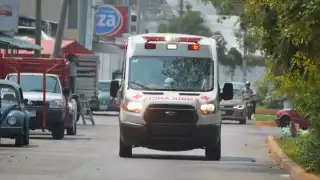 El hombre murió al caer de un techo de lámina de una casa