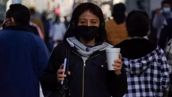 Un derechohabiente del #IMSS trató de ir lo más protegido a sacar una cita al Hospital General de La Raza. Un derechohabiente del #IMSS trató de ir lo más protegido a sacar una cita al Hospital General de La Raza.