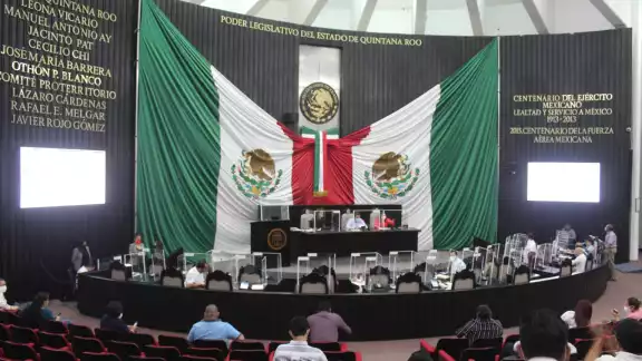 Los proyectos de decretos fueron pasados a los 11 Ayuntamientos en Quintana Roo, para que los cabildos emitieran sus votos a favor o en contra de las reformas constitucionales Los proyectos de decretos fueron pasados a los 11 Ayuntamientos en Quintana Roo, para que los cabildos emitieran sus votos a favor o en contra de las reformas constitucionales