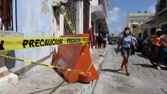 Propietarios del inmueble desplomado fueron notificados para reparar la fachada, pero nunca respondieron Propietarios del inmueble desplomado fueron notificados para reparar la fachada, pero nunca respondieron