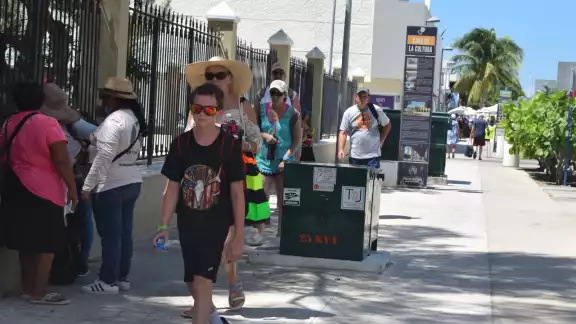 Aunque más de 3 mil visitantes arribaron a Progreso, los comerciantes califican la jornada como agridulce Aunque más de 3 mil visitantes arribaron a Progreso, los comerciantes califican la jornada como agridulce