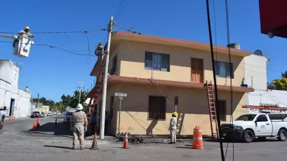 La CFE logró reanudar el servicio eléctrico de los vecinos de Progreso La CFE logró reanudar el servicio eléctrico de los vecinos de Progreso