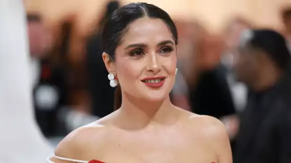 La actriz sorprendió con su elegancia junto a su esposo. Foto: Especial La actriz sorprendió con su elegancia junto a su esposo. Foto: Especial