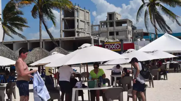 Familias enteras arribaron a las playas de Progreso para disfrutar del fin de semana