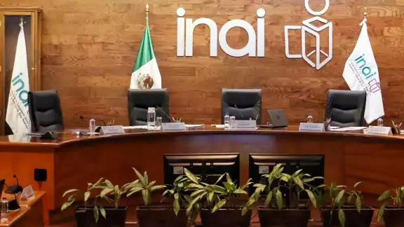 El senador de Morena planteaba que las funciones del Inai sean absorbidas por la SFP
