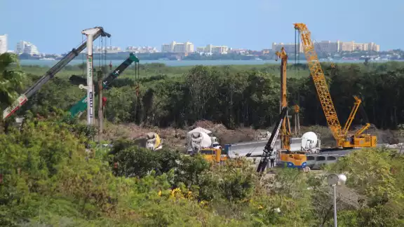 El puente vehicular Nichupté, la ampliación del boulevard Colosio y avenida Chac Mool, y el distribuidor Aeropuerto mejorarán la vialidad El puente vehicular Nichupté, la ampliación del boulevard Colosio y avenida Chac Mool, y el distribuidor Aeropuerto mejorarán la vialidad