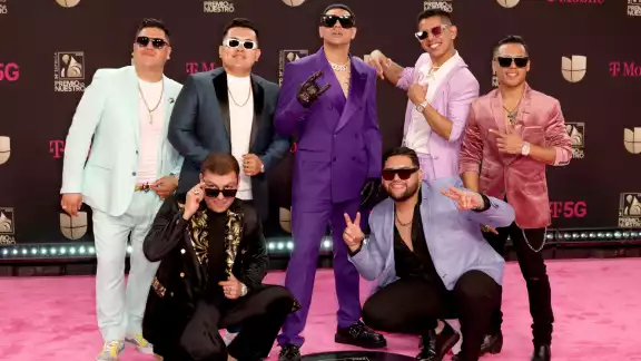Grupo Firme celebró su premio Grupo Firme celebró su premio