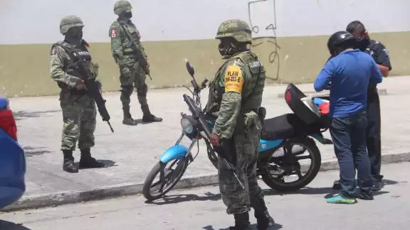 Durante el operativo, las autoridades no encontraron alguna arma de fuego o sustancias ilícitas Durante el operativo, las autoridades no encontraron alguna arma de fuego o sustancias ilícitas