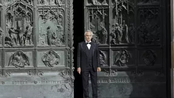 Andrea Bocelli se manifestó en contra de la cuarentena en el Senado en Roma (AP) Andrea Bocelli se manifestó en contra de la cuarentena en el Senado en Roma (AP)