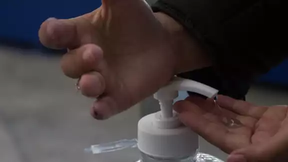 Gel antibacterial peligros para la salud según la Cofepris (Cuartoscuro) Gel antibacterial peligros para la salud según la Cofepris (Cuartoscuro)
