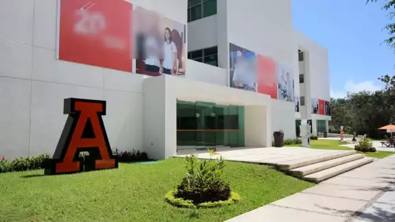 La Universidad Anáhuac Cancún indicó que el Ayuntamiento les rechazó su propuesta para hacer un puente peatonal La Universidad Anáhuac Cancún indicó que el Ayuntamiento les rechazó su propuesta para hacer un puente peatonal