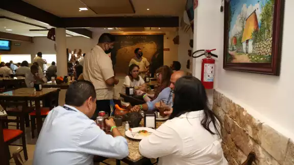 Algunos lugares de prestigio mantienen lleno completo gracias al tianguis