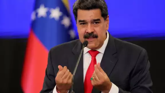 Maduro pide vacunas y dará petróleo como pago