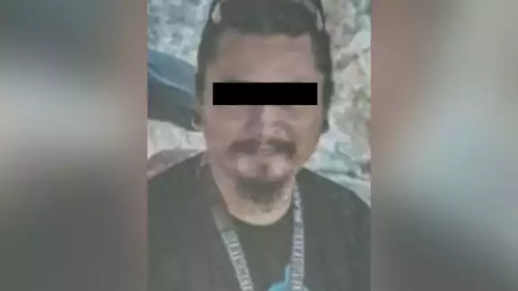 Pese a que no se mencionaron detalles, la leyenda de "localizado" aparece en letras negras, lo que significa que fue encontrado sin vida Pese a que no se mencionaron detalles, la leyenda de "localizado" aparece en letras negras, lo que significa que fue encontrado sin vida