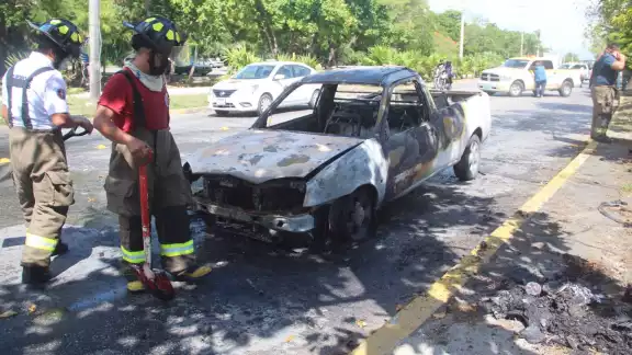 El incendio ocurrió sobre la avenida Kabah frente al Costco en Cancún
