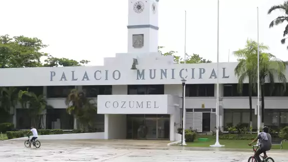 Los regidores salientes de Cozumel se aprobaron un bono de 100 mil pesos antes de dejar el cargo Los regidores salientes de Cozumel se aprobaron un bono de 100 mil pesos antes de dejar el cargo