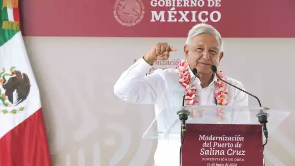 AMLO comentó que la planta de licuefacción será licitada, en tanto que la coquizadora será construida por Pemex AMLO comentó que la planta de licuefacción será licitada, en tanto que la coquizadora será construida por Pemex