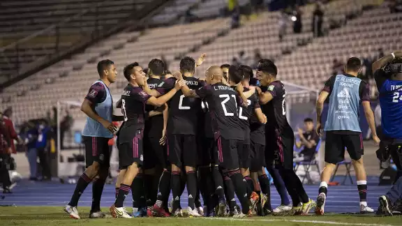 El Tri llega de vencer 2-1 a Jamaica, aferrándose al pase directo al mundial de Qatar 2022
El Tri llega de vencer 2-1 a Jamaica, aferrándose al pase directo al mundial de Qatar 2022