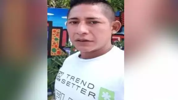 La FGE Quintana Roo pone a disposición el teléfono 984 8730163 en caso de contar con datos del desaparecido La FGE Quintana Roo pone a disposición el teléfono 984 8730163 en caso de contar con datos del desaparecido