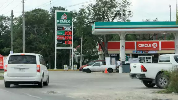 La gasolinera en Cancún que vende la gasolina premium más cara, se localiza cerca del aeropuerto internacional der la ciudad