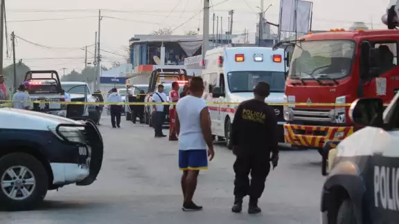 El hombre fue detenido cuando intentaba huir por los techos de las casas El hombre fue detenido cuando intentaba huir por los techos de las casas