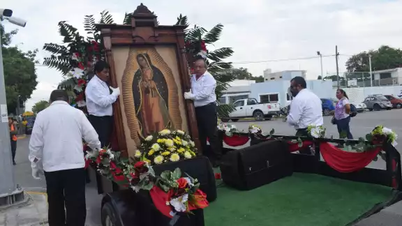 Los feligreses acompañaron a la imagen de la Virgen de Guadalupe Los feligreses acompañaron a la imagen de la Virgen de Guadalupe
