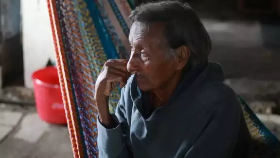 Los abuelitos deberán realizar el registro en línea si desean ser vacunados