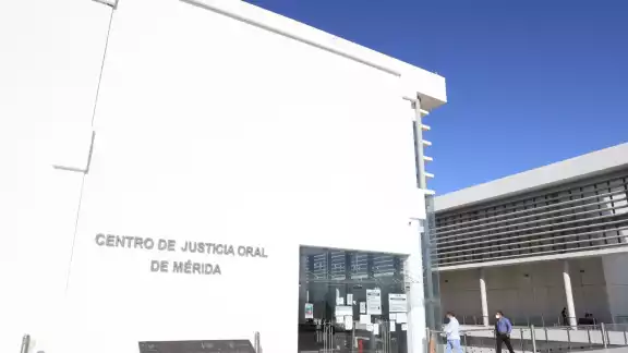 Los dos hombres mantendrán prisión preventiva por robar en una escuela de Mérida