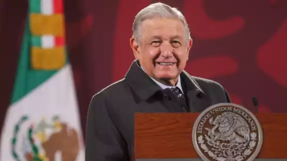 El presidente López Obrador contó que tomó miel para la garganta, aunque el limón estuviera caro. El presidente López Obrador contó que tomó miel para la garganta, aunque el limón estuviera caro.
