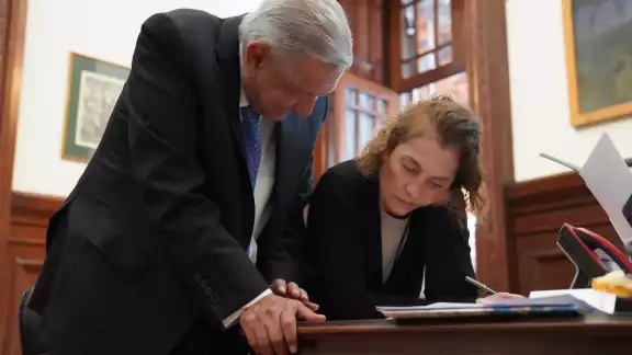 López Obrador mencionó que su esposa no trabaja para el gobierno