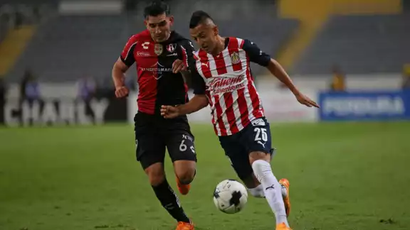 Tras vencer a Pumas en repechaje, Chivas recibirá en el estadio Akron al Atlas, partido que marcará el inicio de la liguilla para los conjuntos tapatíos. Tras vencer a Pumas en repechaje, Chivas recibirá en el estadio Akron al Atlas, partido que marcará el inicio de la liguilla para los conjuntos tapatíos.