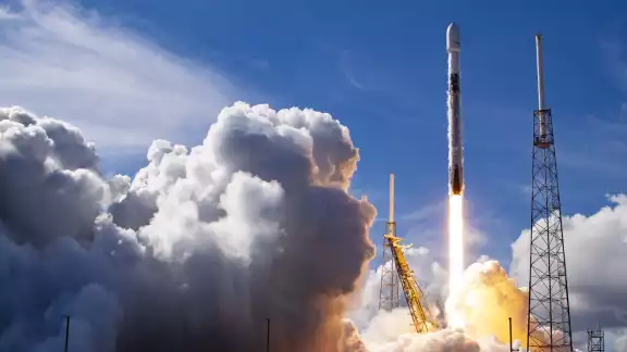 SpaceX ha lanzado un nuevo satélite al espacio SpaceX ha lanzado un nuevo satélite al espacio