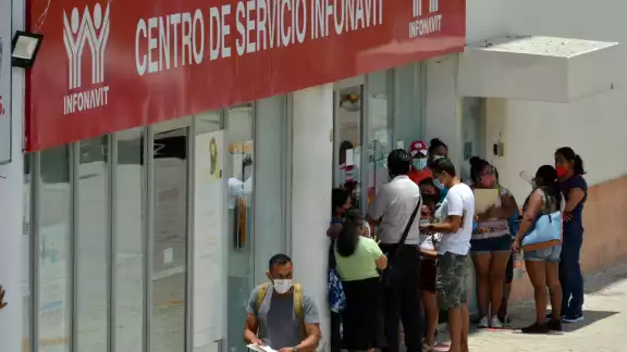 Durante el inicio de la pandemia por COVID-19, el infonavit lanzó el programa Apoyo Solidario, que beneficiaba a personas que perdieros sus empleos por la contingtencia sanitaria