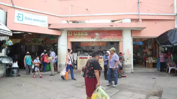 Vendedores ambulantes de Mérida presentan pérdidas por el cobro de piso Vendedores ambulantes de Mérida presentan pérdidas por el cobro de piso