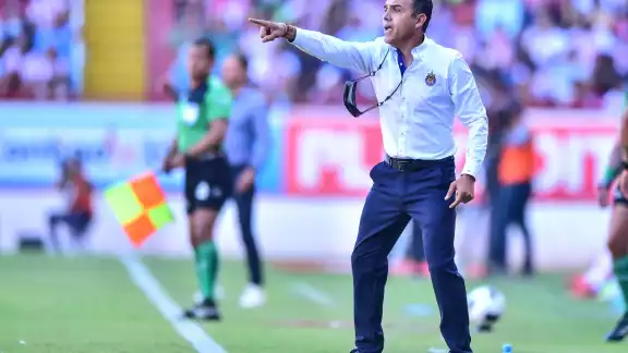Ricardo Cadena se convierte en el nuevo técnico de las Chivas para el torneo de la Liga MX Ricardo Cadena se convierte en el nuevo técnico de las Chivas para el torneo de la Liga MX