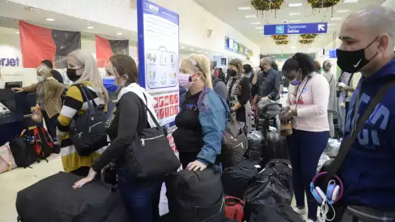 Los vuelos restantes a Oaxaca, Tijuana, Miami, Veracruz y Houston operaron en sus horarios normales Los vuelos restantes a Oaxaca, Tijuana, Miami, Veracruz y Houston operaron en sus horarios normales
