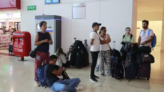 Los clientes expresaron su molestia con la empresa Aeroméxico por darles “largas” a su situación, y no tener una solución Los clientes expresaron su molestia con la empresa Aeroméxico por darles “largas” a su situación, y no tener una solución