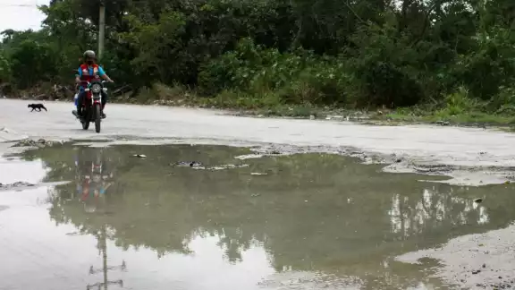Los habitantes ya no soportan el hedor de estas aguas residuales Los habitantes ya no soportan el hedor de estas aguas residuales